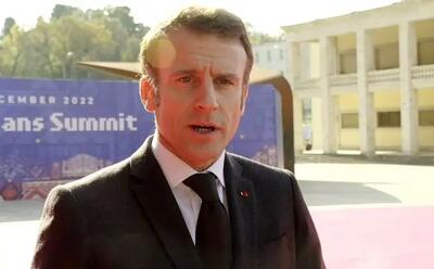 بزن بزن میکروفون شبکه العالم با رویترز و دویچه‌وله در مقابل مکرون