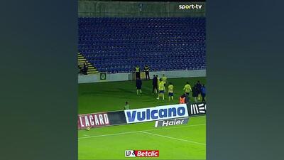 ویدیو| تشکر تمام اعضای تیم از هواداری که ۱۴۰۰ کیلومتر سفر کرد! - پارس فوتبال