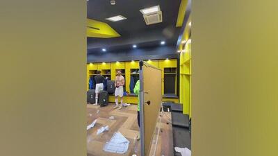 ویدیو| رقص بازیکنان خیبر در رختکن ورزشگاه نقش جهان - پارس فوتبال