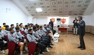 برگزاری کارگاه‌های آموزش داوری و پزشکی برای بازیکنان پرسپولیس - پارس فوتبال