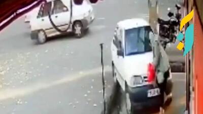  فیلم / پراید زنی را در پیاده رو درو کرد و داخل کفاشی رفت!