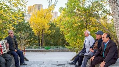 چرا بازنشستگان ایرانی با ۳۰ سال بیمه‌پردازی همچنان مشکلات مالی دارند؟