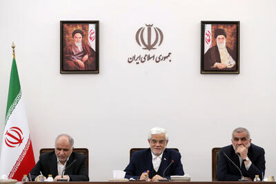 عارف: با مدیران متخلف بانک آینده بدون مماشات برخورد شود