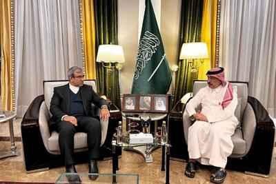 استاندار خراسان رضوی با محوریت توسعه پرواز‌های عربستان به مشهد با سفیر این کشور دیدار کرد