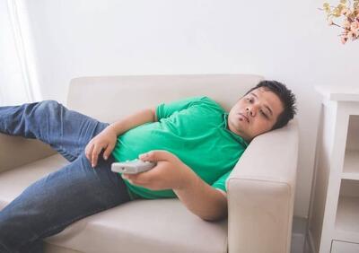 بی تحرکی روزانه به اندازه ۲۰۰ سیگار به بدن آسیب می‌زند