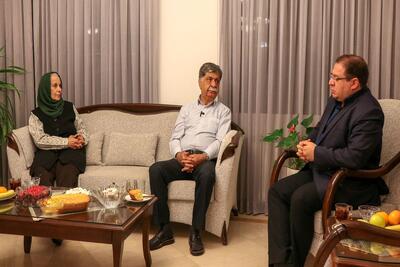 دیدار دبیرشورای اطلاع‌رسانی دولت با دو تن از اساتید روزنامه‌نگاری و روابط عمومی به مناسبت شب یلدا - شارا