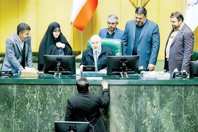 دوراهی پاستور؛ ترمیم کابینه یا تیغ استیضاح؟