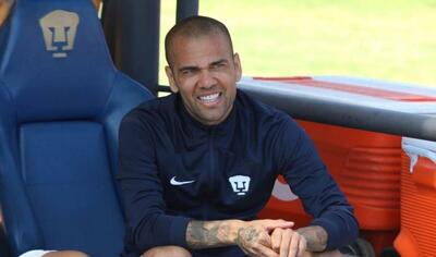 بازگشت دنی آلوز ۴۲ ساله به فوتبال