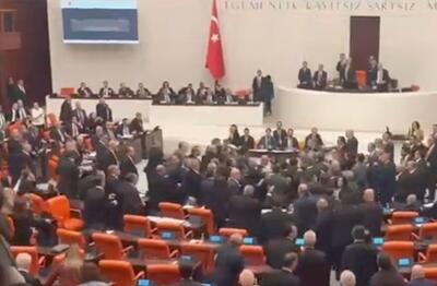 مجلس ملی ترکیه صحنه زد و خورد نمایندگان احزاب شد