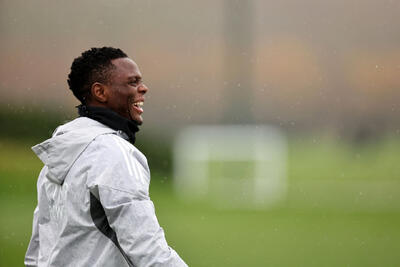 پُشتک ناموفق و عجیب مهاجم زامبیا؛ خطر از بیخ گوشش گذشت!‌ / عکس