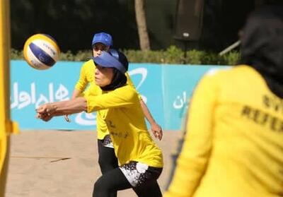 آغاز رقابتهای انتخابی تیم ملی والیبال ساحلی بانوان در قشم - تسنیم