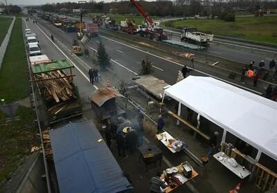 کشاورزان فرانسوی در کریسمس هم به اعتراضات ادامه خواهند داد - تسنیم