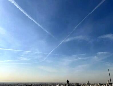 ماجرای خطوط سفید در آسمان تهران / رد هواپیما یا آزمایش موشکی؟