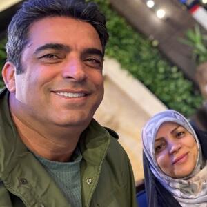  قاب تازه از منوچهر هادی در کنار مادر و خواهران محجبه‌اش