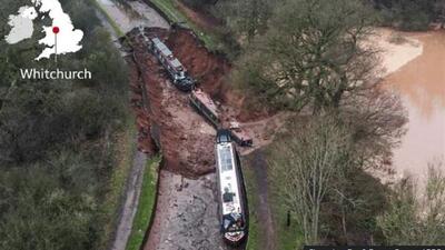 ریزش یک کانال در انگلیس؛ آب رودخانه بلعیده شد و قایق‌ها به گل نشستند