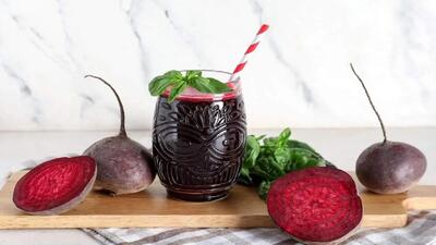 کلید تناسب اندام در این گیاه قرمز زمستانی / راز لاغری و انرژی با گیاه قرمز / ویدیوی شگفت‌انگیز استفاده از گیاه قرمز برای تناسب اندام