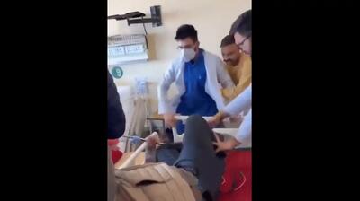  درگیری فیزیکی پزشک و بیمار در بیمارستان شیملای هند (فیلم)