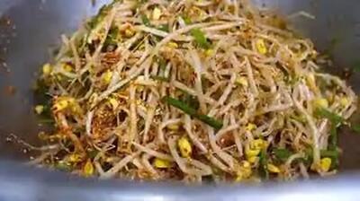  آشپزی خیابانی کره: طرز تهیه ماهی ماکرل کبابی در سئول (فیلم)