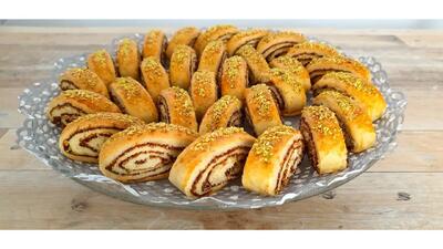  طرز تهیه کلوچه خرمایی رولتی، یک شیرینی خوشمزه و مقوی !