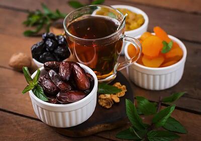  دیابتی‌ها با چای چه بخورند؟/ خرما بدترین، استویا بهترین/ تنقلاتی با بیشترین خیز قندی