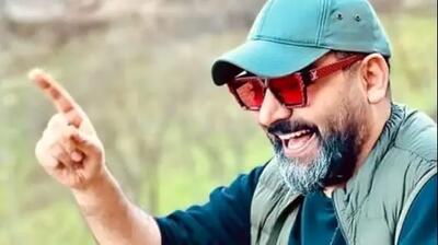 احسان علیخانی با واکنشی غیرمنتظره به ماجرای فحاشی به کریم باقری در بازی تراکتور و پرسپولیس!