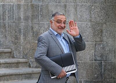 ویدیو / علی اعطا عضو سابق شورای شهر درمورد مصوبه جنجالی شهرداری زاکانی: تیم زاکانی گفت بعد از جنگ ۱۲ روزه تنها از دور میدان تجریش، پول حقوق کل شهرداری تهران تا آخر سال را درآوردم