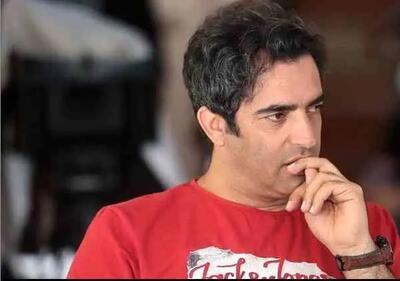 شب یلدا 1404: منوچهر هادی در کنار مادر و خواهرانش در رستوران