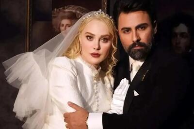 شب یلدا 1404: آرام جعفری و بابک انصاری با ست سفید و قرمز