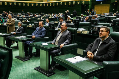 جلسه غیرعلنی نظارتی مجلس با حضور تیم اقتصادی دولت
