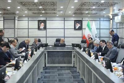 توسعه تولید و حمایت از کارآفرینان، محور اصلی مبارزه با قاچاق کالا و ارز است