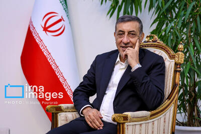 معاون رئیس جمهور:دولت مردم را رها نکرده است/ تورم نتیجه ساختار اقتصادی و ناترازی بانک‌ها