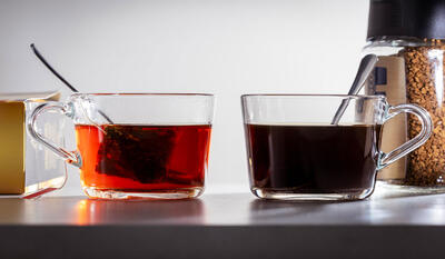 قهوه یا چای؟ کدام نوشیدنی به استخوان‌های زنان یائسه آسیب می‌زند