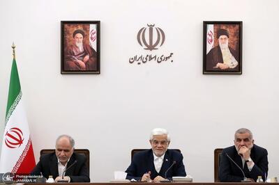 عارف: نظام در اجرای فرایند گزیر بانک آینده، اقتدار خود را در برخورد با متخلفین نشان داد/ برخورد جدی با مدیران متخلف بانک آینده مطالبه جدی مردم است - تاکید بر تقویت و تشدید نظارت بانک مرکزی بر بانک‌ها و مؤسسات اعتباری و مالی بدون هیچگونه مماشات