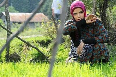  استایل زمستانی سپیده خداوردی بازیگر سریال «از یاد رفته» در یک کافه