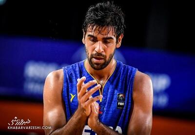 حمله به سرمربی و کاپیتان استقلال/ درب رختکن را می‌کوبیدند و فحش می‌دادند