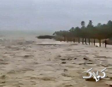 لحظات خطرناک عبور دانش‌آموزان از رودخانه سیلابی؛ حجم و شدت آب را ببینید - مجله اینترنتی کولاک