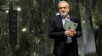 حضور پزشکیان در مجلس برای تقدیم بودجه - مردم سالاری آنلاین