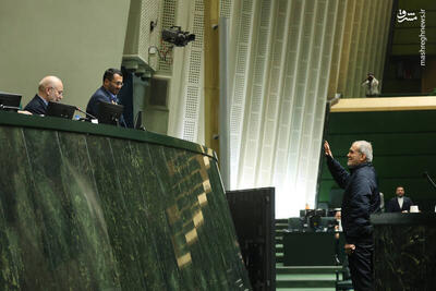 عکس/ حضور رئیس جمهور در صحن علنی مجلس
