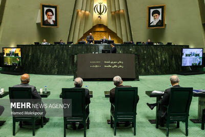 جلسه غیرعلنی نظارتی مجلس با حضور تیم اقتصادی دولت