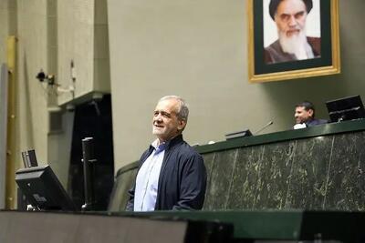 لحظه ورود رئیس جمهور به مجلس برای تقدیم لایحه بودجه