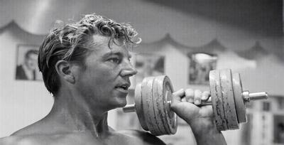 آشنایی با میکی هارگیتی، الهام‌بخش مجار آرنولد؛ از فرار از بوداپست و فتح مستر یونیورس تا ازدواج با رقیب مریلین مونرو - پارس فوتبال