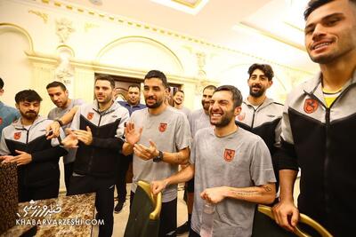 جشن تولد در اردوی مس؛ مربی قدیمی سورپرایز شد +عکس - پارس فوتبال