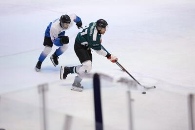 فعالیت ۲۰۰ بازیکن در لیگ هاکی روی یخ/ جدال جذاب ۸ تیم برای قهرمانی - پارس فوتبال