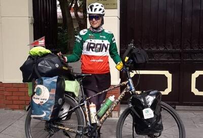 ورود بانوی دوچرخه‌سوار ایرانی به ویتنام - پارس فوتبال