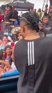 ویدئو: اقدام خیرخواهانه رافینیا و همسرش در برزیل - پارس فوتبال