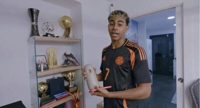 لامین یامال و نمایش دادن کلکسیون خانگی خود - پارس فوتبال