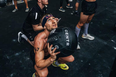 قوانین اجرای تمرینات Sandbag و Wall Balls در مسابقات هایراکس - پارس فوتبال