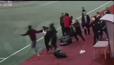 ویدیو| عادل فیلم از محمود فکری رو کرد/ دوربین مداربسته و کتک زدن خبرنگاران! - پارس فوتبال