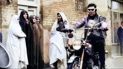  عکس/ سفر در زمان/ عکس خاطره انگیز از «بهروز وثوقی و بهمن مفید» در صحنه‌هایی از فیلم «رضا موتوری»