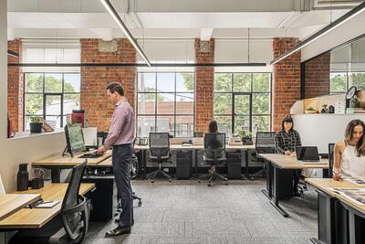  نشستن طولانی به اندازه ۱۰ پاکت سیگار به بدن آسیب می‌زند!